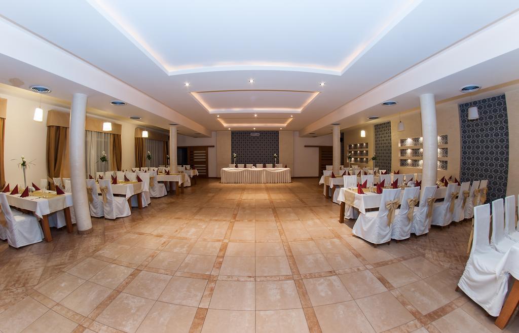 Hotel Marand Zaczernie ภายนอก รูปภาพ