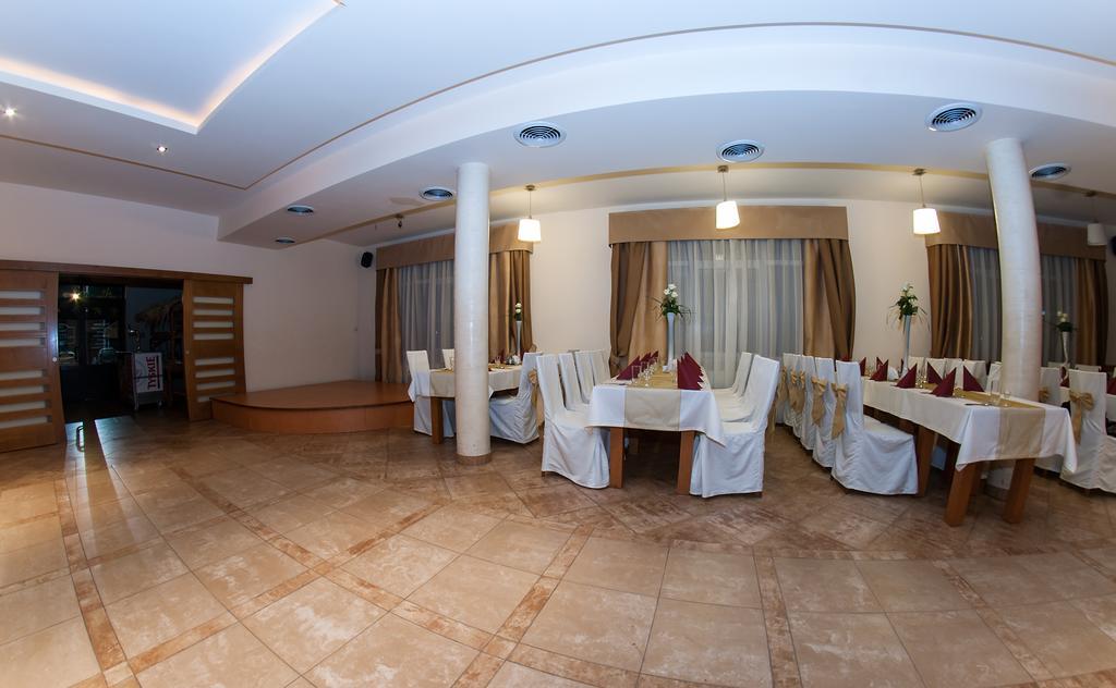 Hotel Marand Zaczernie ภายนอก รูปภาพ